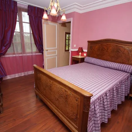 Le Manoir Des Arts Bed & Breakfast *